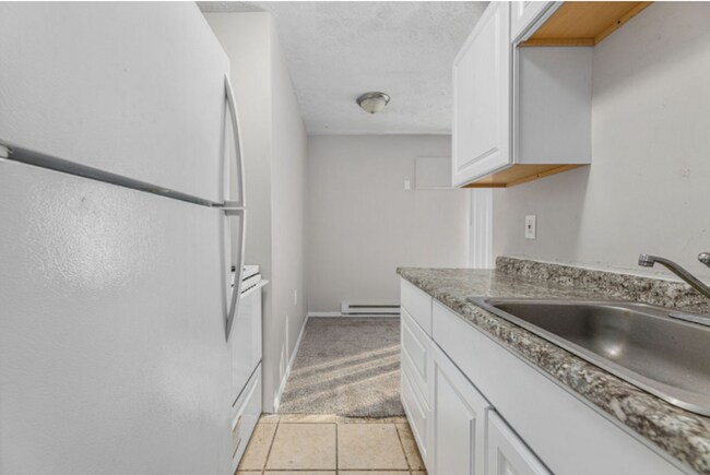 Building Photo - Recently renovated 1-bedroom suite