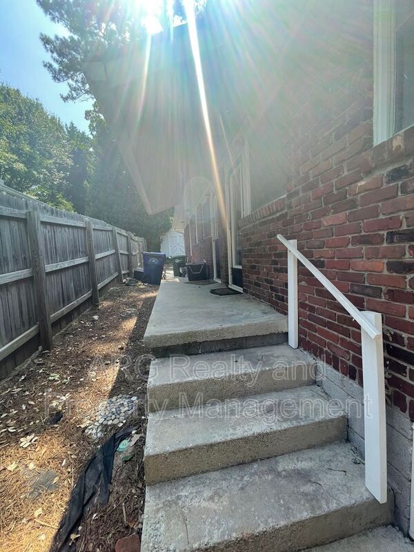 Building Photo - 2069 Arlington Ave NE