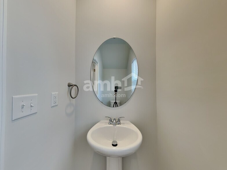 Building Photo - 4001 Zepelin Wy