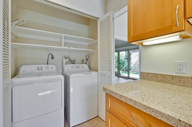 Building Photo - Single Story Townhome in Cherry Chase Neighborhood of Sunnyvale!