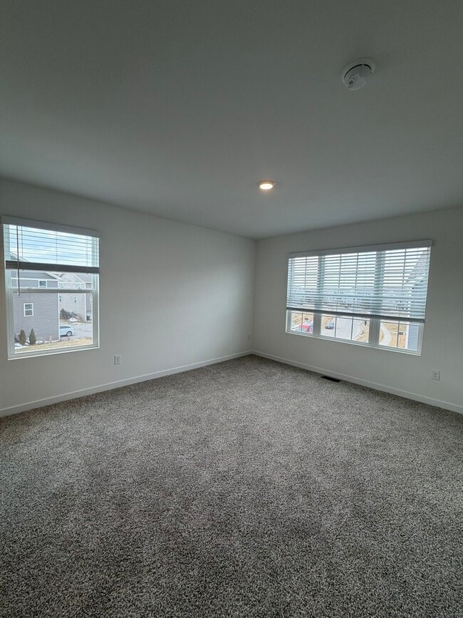 Building Photo - 6550 Linden Trl