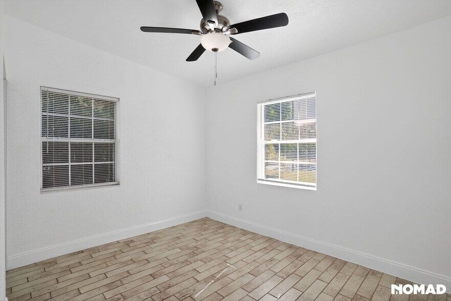 Building Photo - 441 E 5th St