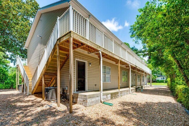 Building Photo - 1329 Nylic St