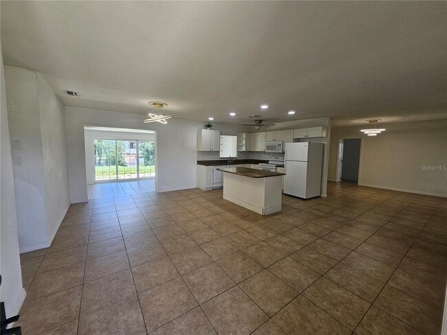 Building Photo - 21838 Edgewater Dr