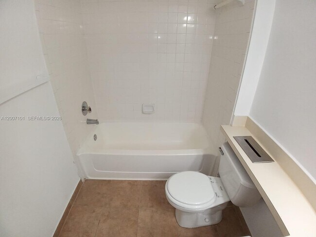 Building Photo - 9999 Summerbreeze Dr