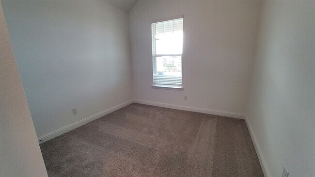 Building Photo - 2331 Birch View Ln