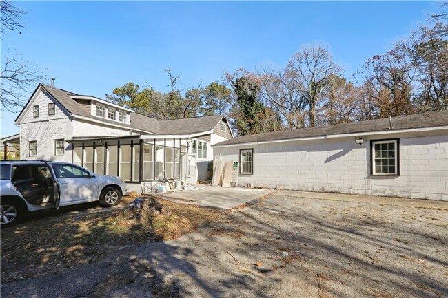 Building Photo - 1512 Flat Shoals Rd