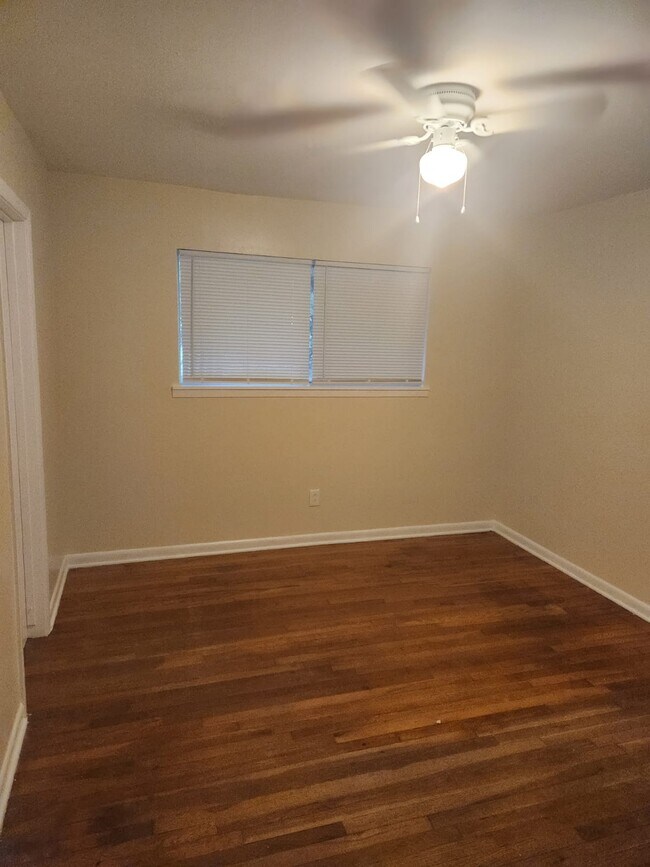 Building Photo - 615 S 1st St