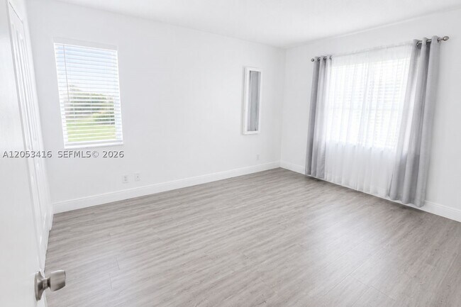 Building Photo - 7161 Golf Colony Ct
