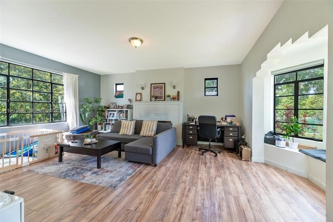 Building Photo - 1238 NE 112th St