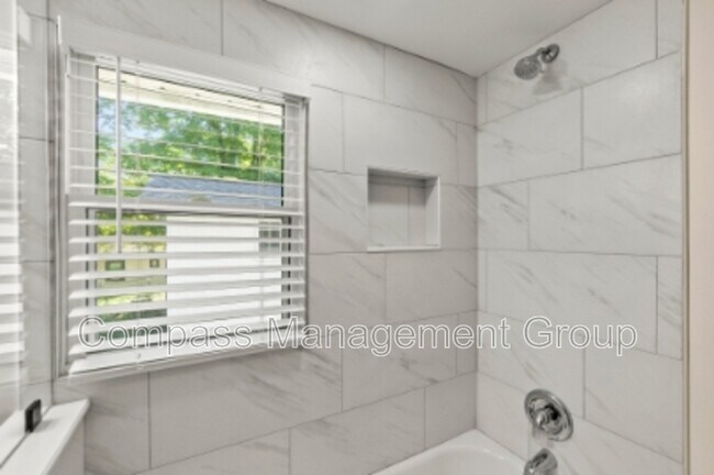 Building Photo - 3201 Davenport Rd