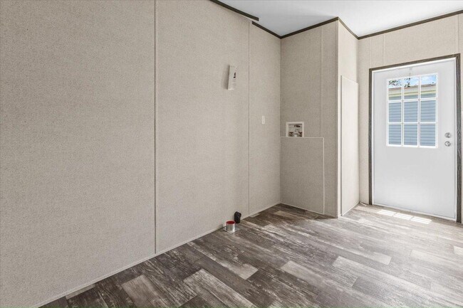 Building Photo - 6711 Hidden Oaks Dr