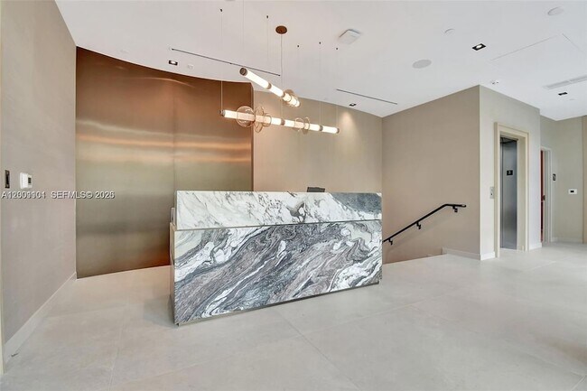 Building Photo - 9901 W Bay Harbor Dr