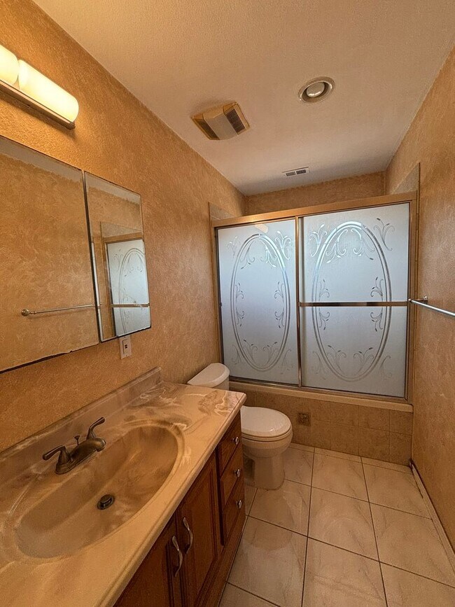 Building Photo - 4122 Aragon Dr