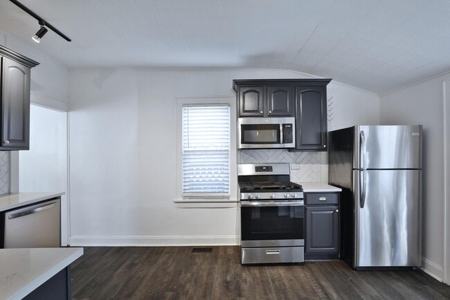 Building Photo - 476 Zimpfer St