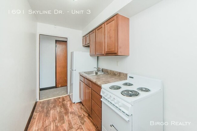 Building Photo - 1691 Skyline Dr