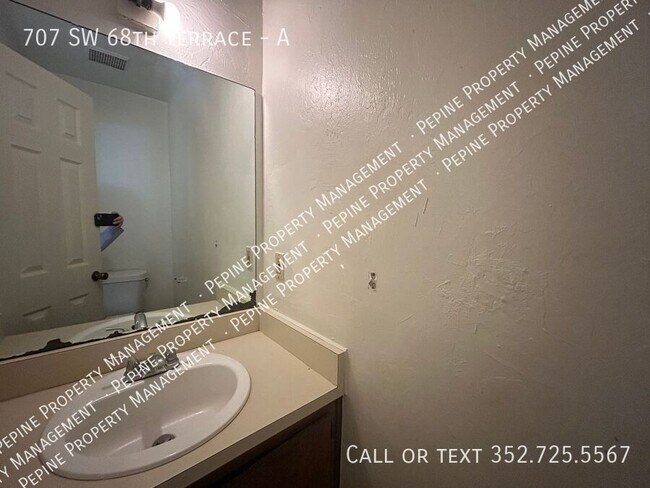 Building Photo - 707 SW 68th Terrace