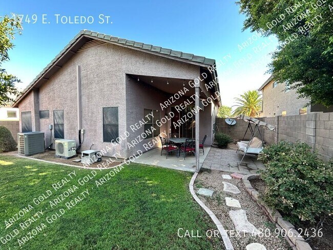 Building Photo - 1749 E Toledo St
