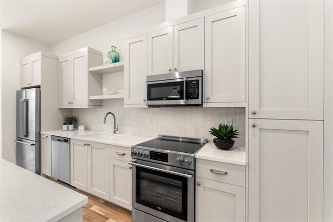 Building Photo - 1237 Memorial Dr SE