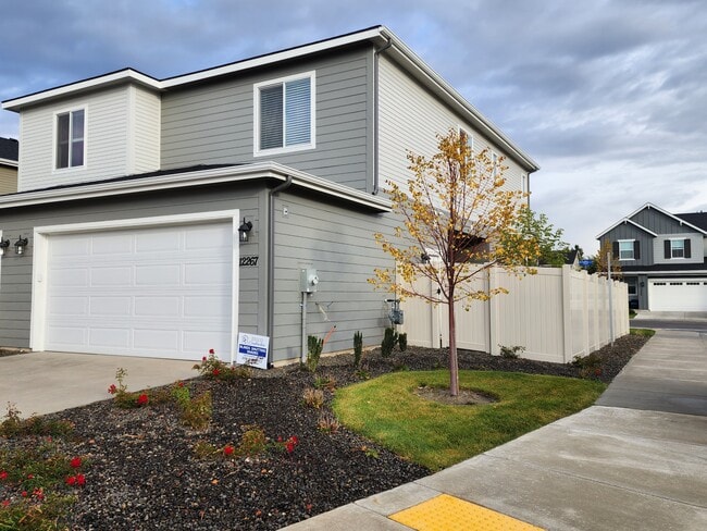 Building Photo - 12267 W Endsley Ln
