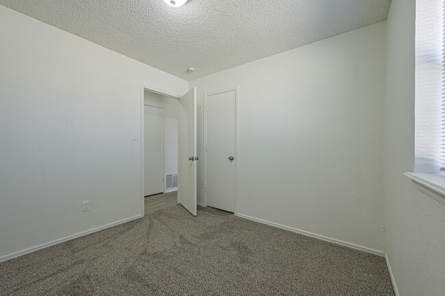 Building Photo - 10906 Penrith Ln