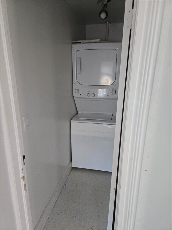 Building Photo - 114 Seager St