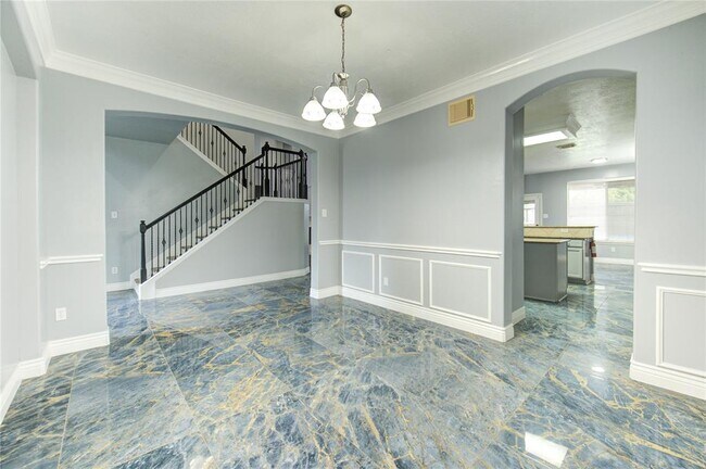 Building Photo - 5002 Laura Lee Ln