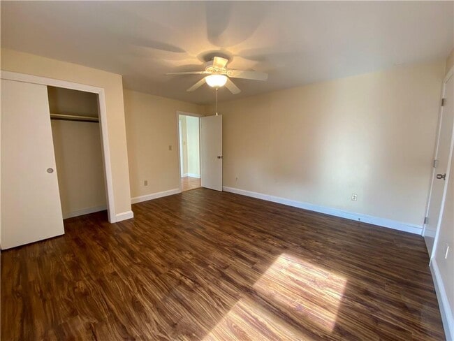 Building Photo - 16 Clearview Ave