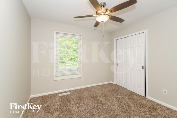 Building Photo - 2207 Vicki Dr