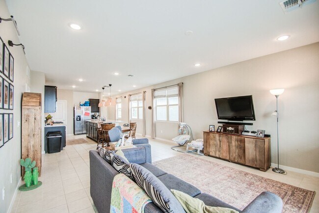 Building Photo - Lovely Single Family 4 bedroom for rent!