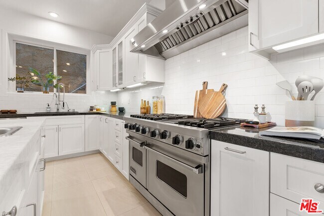 Building Photo - 2333 Vasanta Way