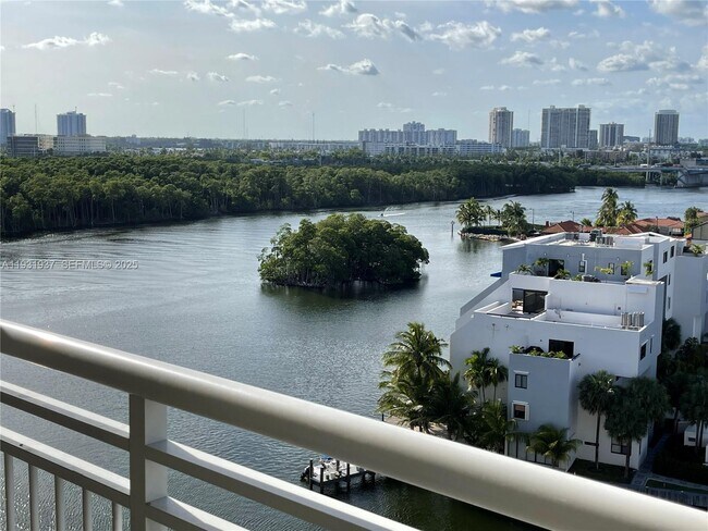 Building Photo - 400 Kings Point Dr