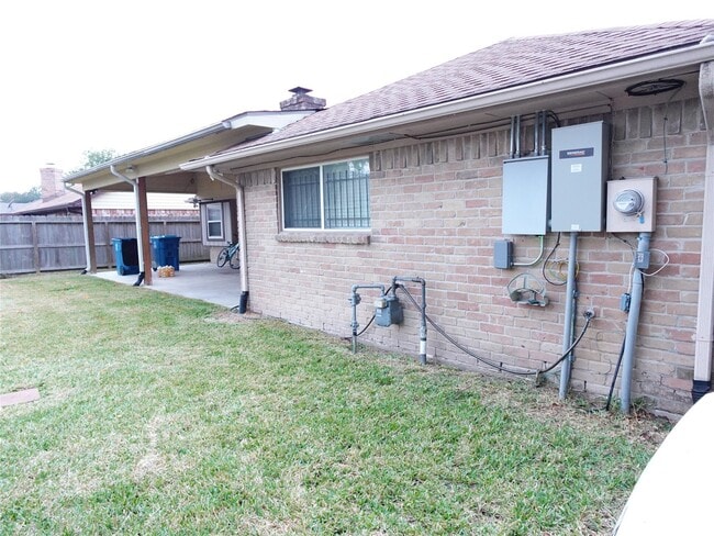 Building Photo - 6215 Pinole Forest Dr