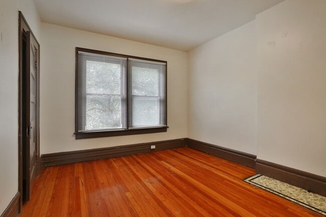 Building Photo - 126-126.5-1265 Frambes Ave