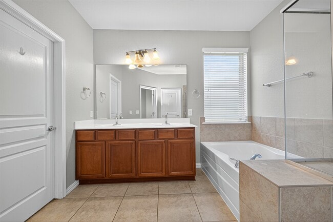 Building Photo - 26 Tidwillow Pl