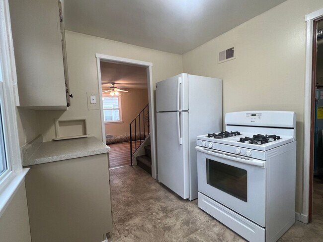 Building Photo - Charming Updated Cape Cod with several amenities!