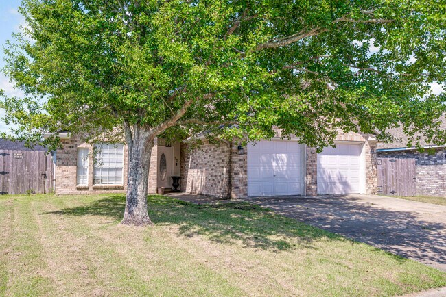 Building Photo - 36 Moss Dr