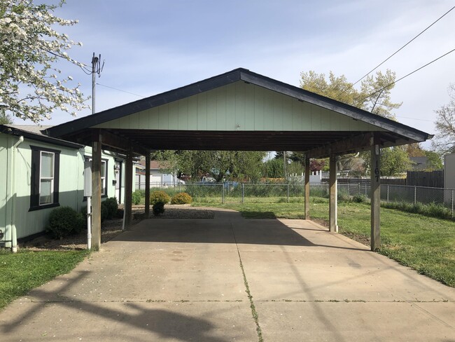 Building Photo - 167 W Rose St