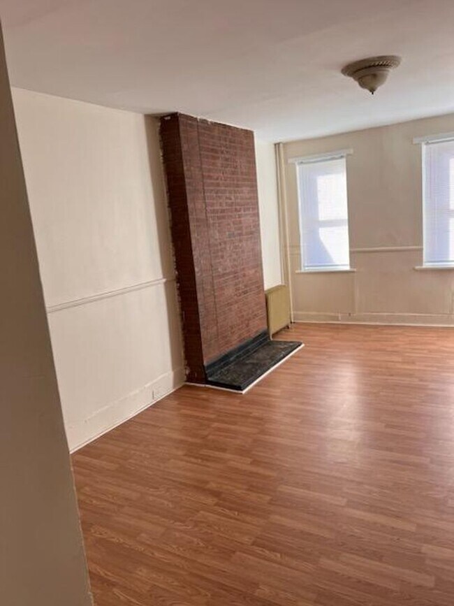 Building Photo - Spacious and Accommodating Home in the Har...
