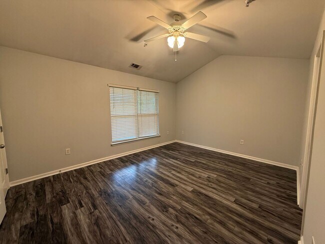 Building Photo - PRE-LEASING FOR AUGUST 2026!