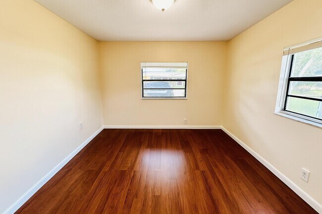 Building Photo - 3313 Plaza Pl