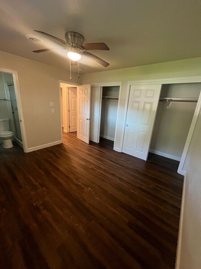 Building Photo - Beautiful 3 Bed 2 bath Home with Spacious backyard!