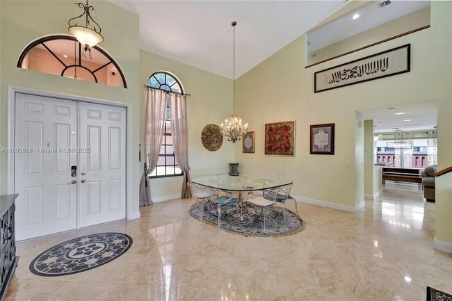 Building Photo - 10425 Bermuda Dr