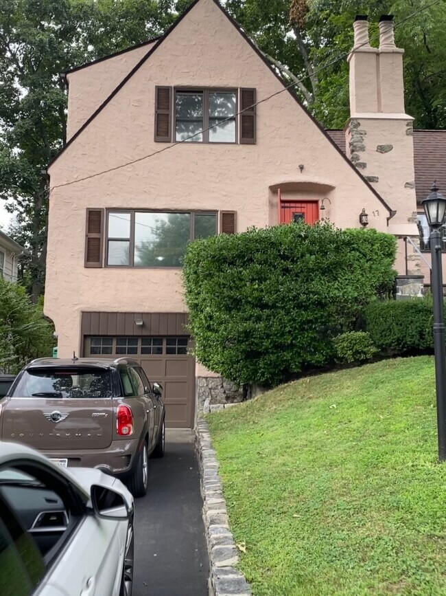 Primary Photo - 17 Nassau Rd