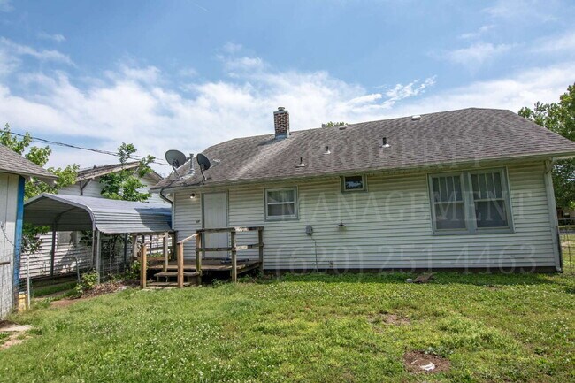 Building Photo - Cozy 2 Bed Home with Fireplace