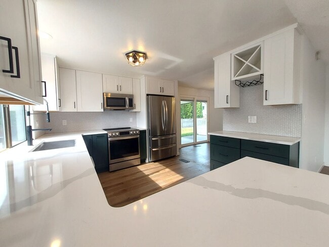 Building Photo - Charming and One of a Kind Three Bedroom