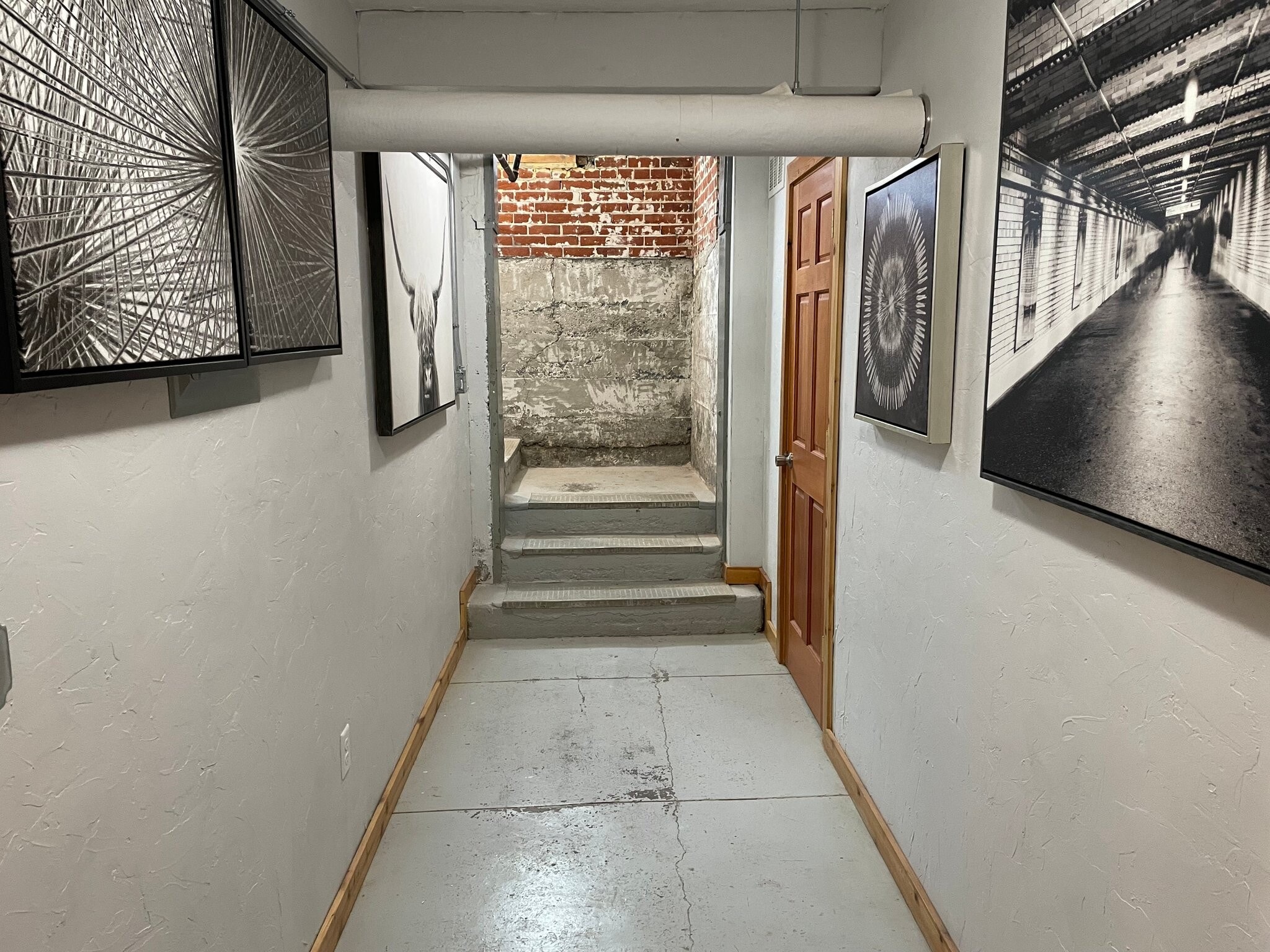Building Photo - 418 W Callender St