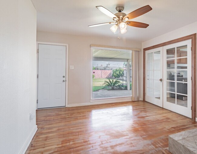 Building Photo - Charming 2 Bed / 2 Bath Home with Trailer Parking – Sanger, CA