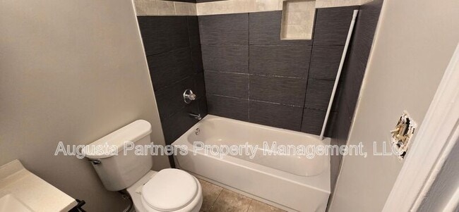 Building Photo - 2511 Drayton Dr