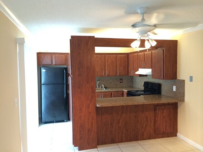 Building Photo - 2160 White Pine Cir